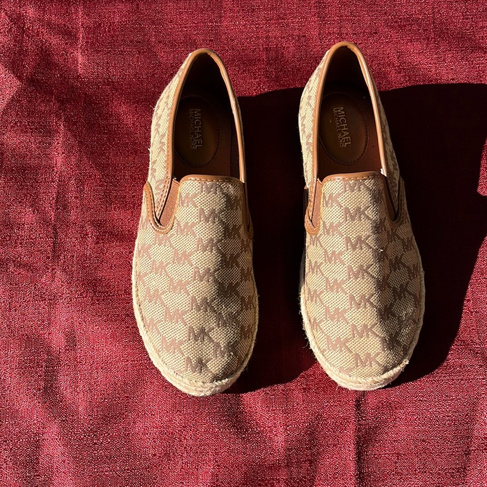 Michael kors shoes size 5